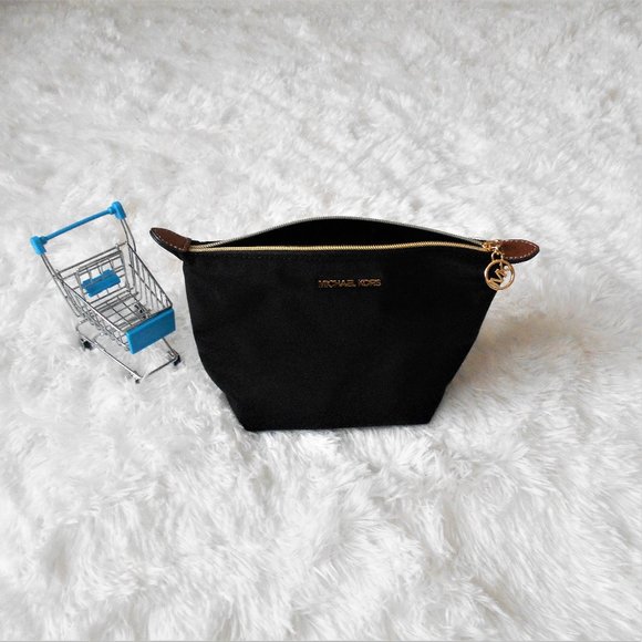 Michael Kors MD Travel Pouch Black - Picture 1 of 14